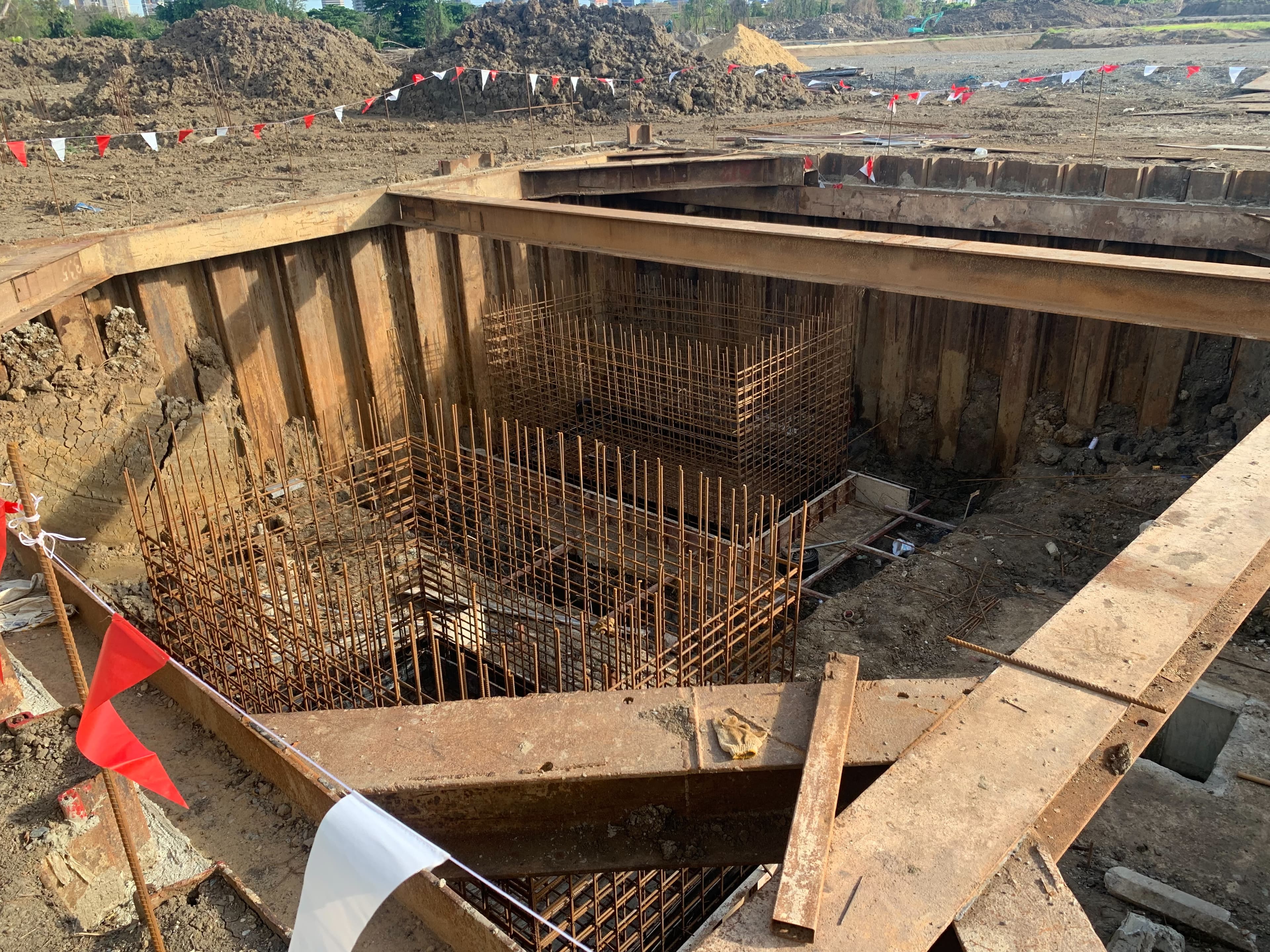 โครงการก่อสร้างอาคารงานระบบไฟฟ้าและประปาในพื้นที่ 901 แลนด์