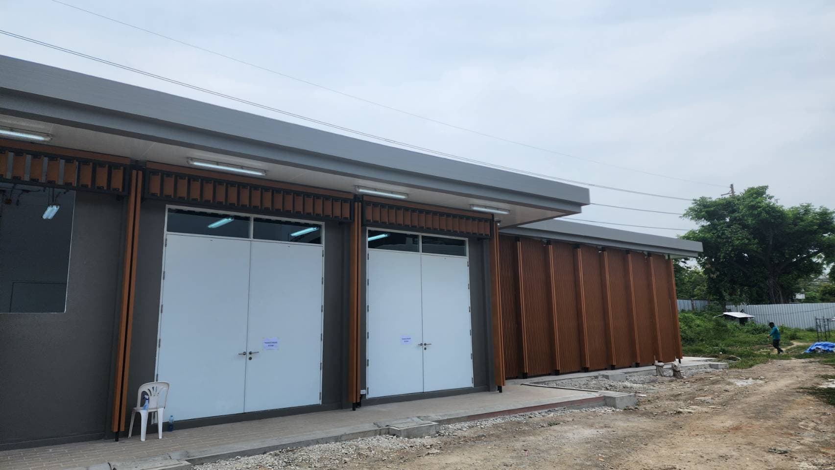 โครงการก่อสร้างอาคารงานระบบไฟฟ้าและประปาในพื้นที่ 901 แลนด์