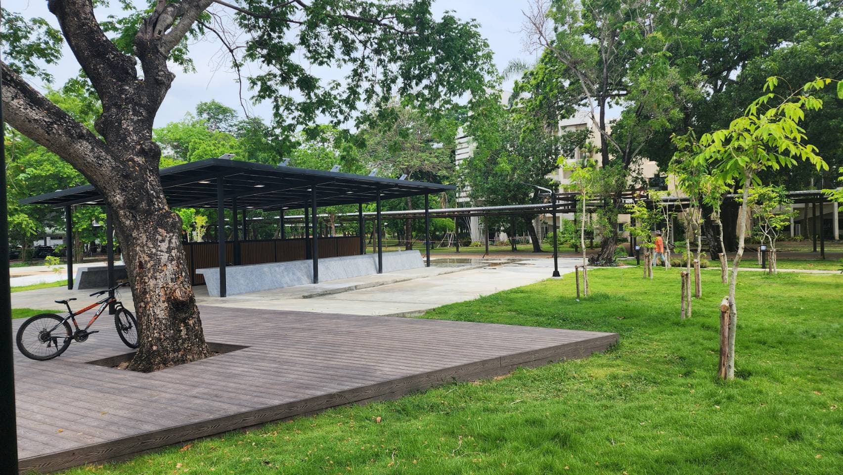 โครงการก่อสร้างลานอเนกประสงค์หน้าห้องสมุด มหาวิทยาลัยมหิดล