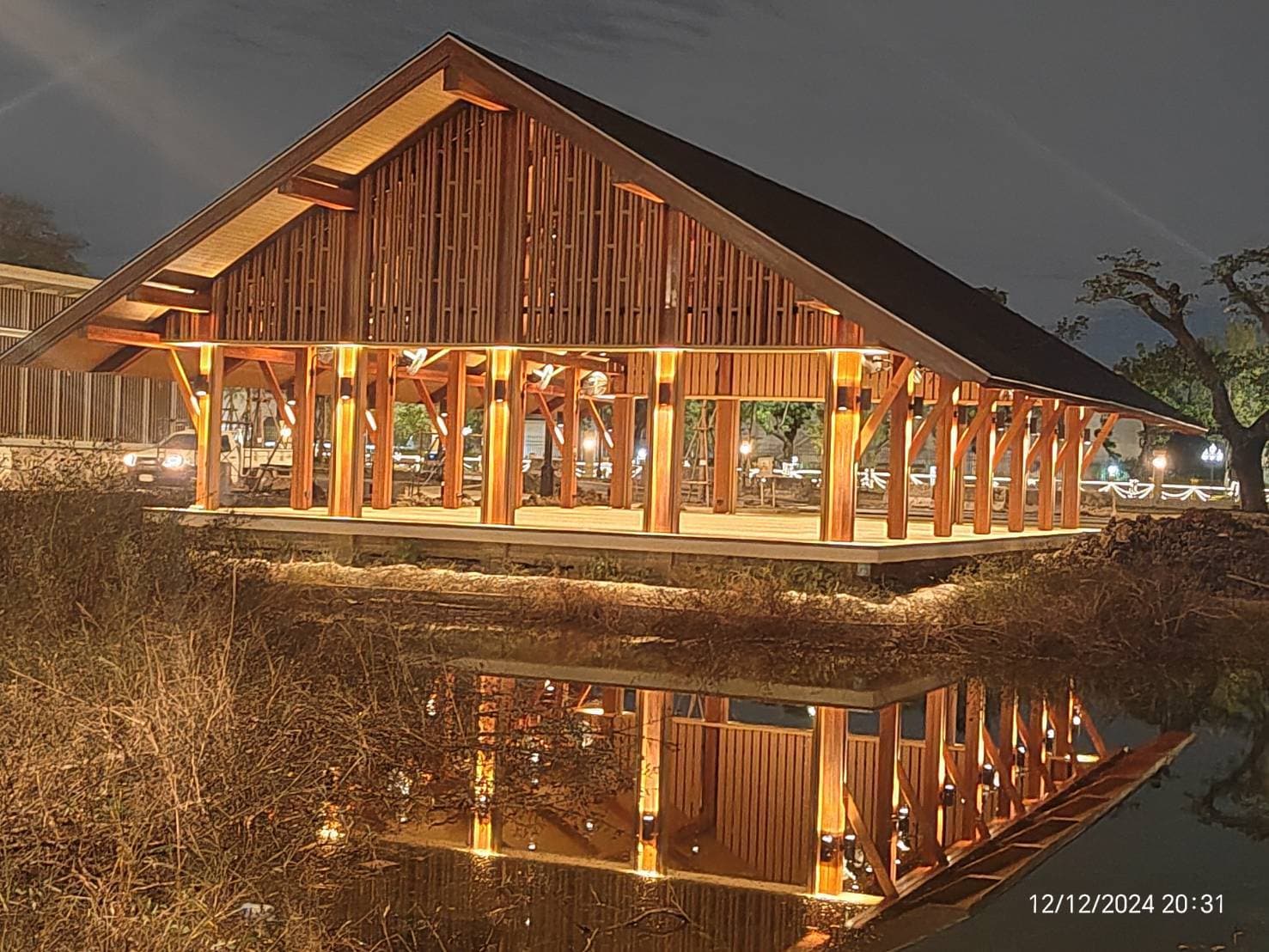 โครงการก่อสร้างศาลาอเนกประสงค์ในพื้นที่ 901 แลนด์