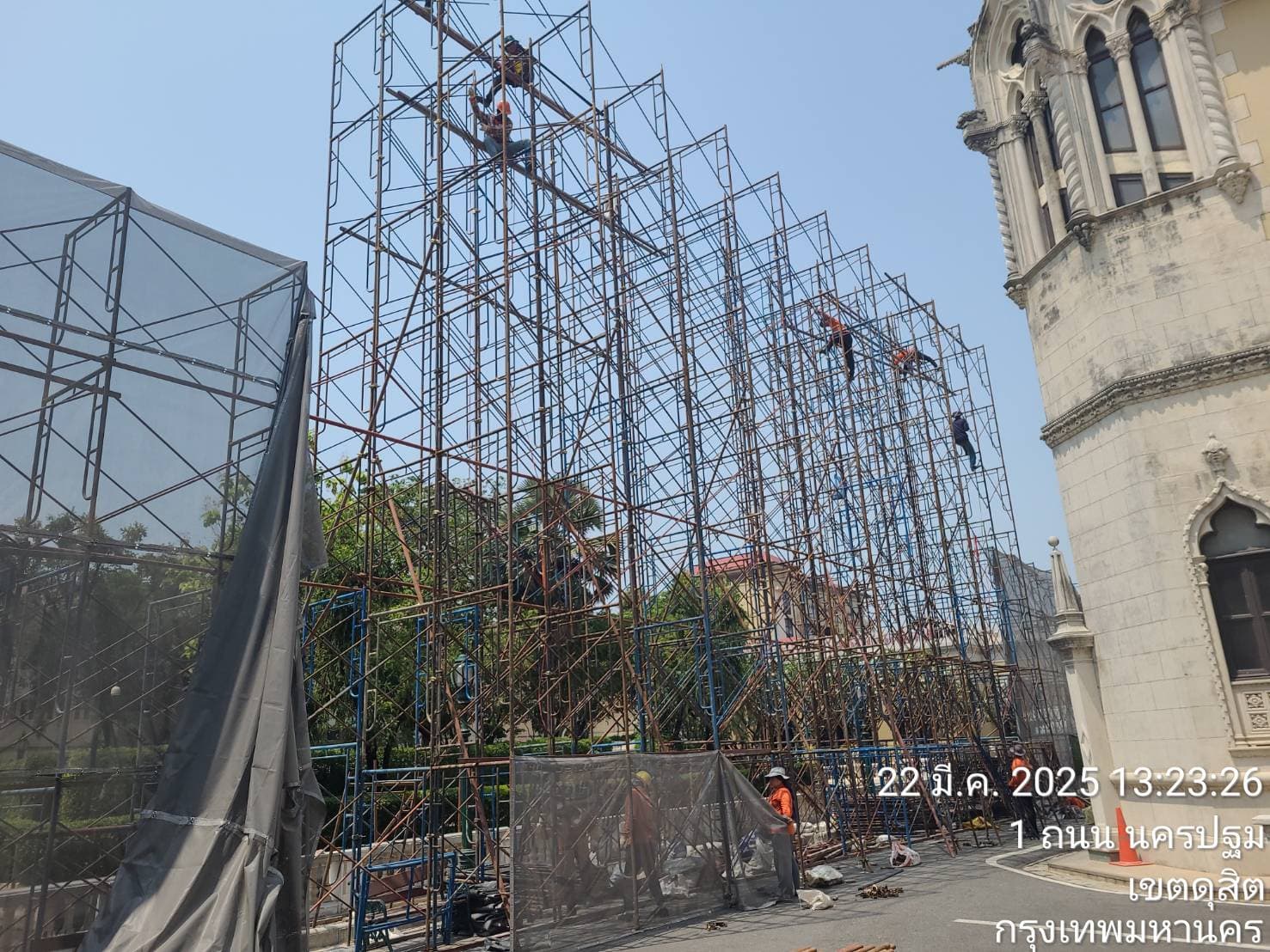 โครงการปรับปรุงรั้วริมคลองหลังตึกไทยคู่ฟ้า ทำเนียบรัฐบาล