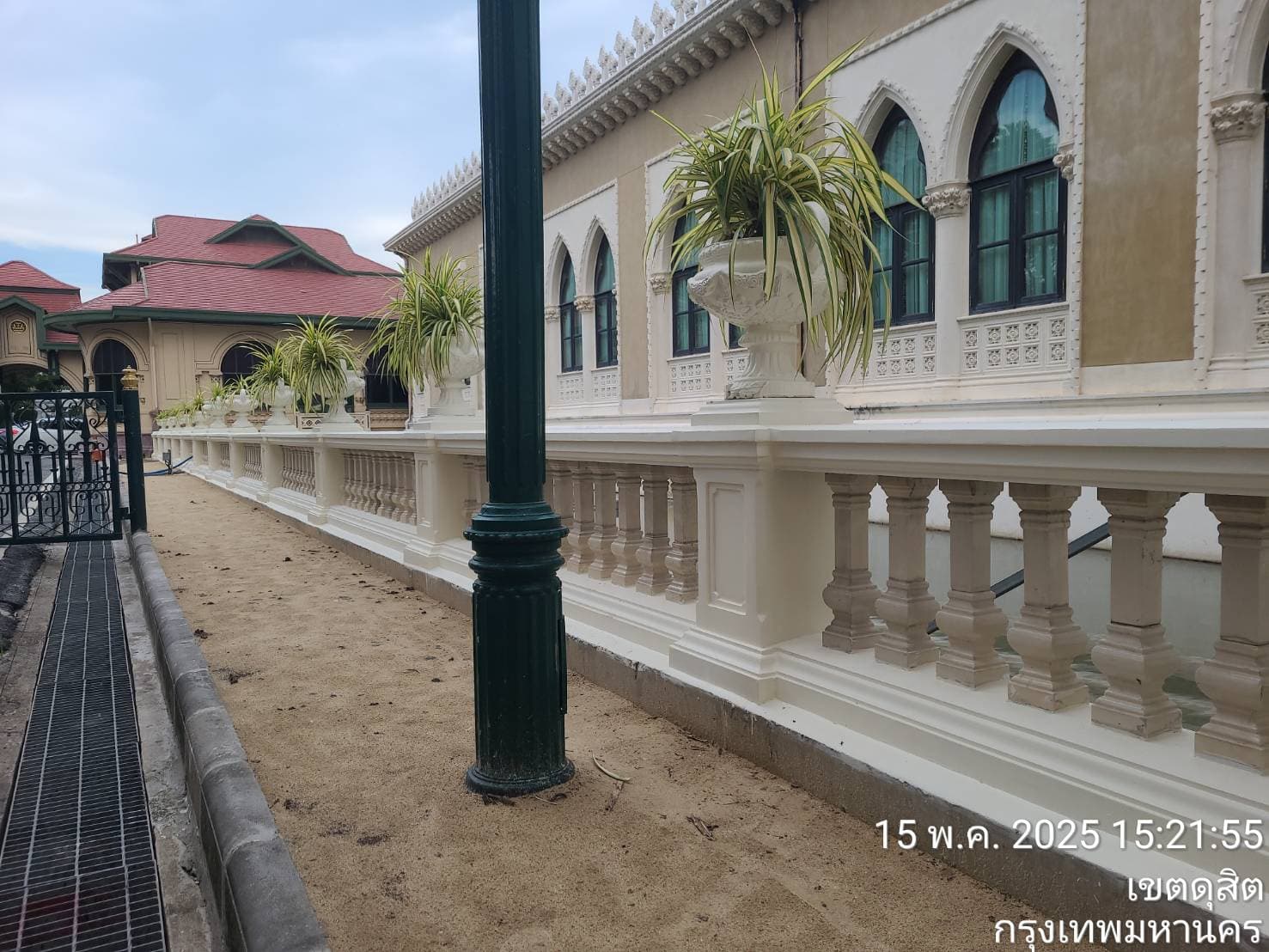 โครงการปรับปรุงรั้วริมคลองหลังตึกไทยคู่ฟ้า ทำเนียบรัฐบาล